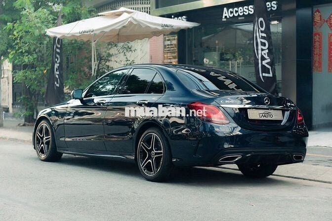 Mercedes Benz C300 AMG 2019 - Xanh CVS/Đen