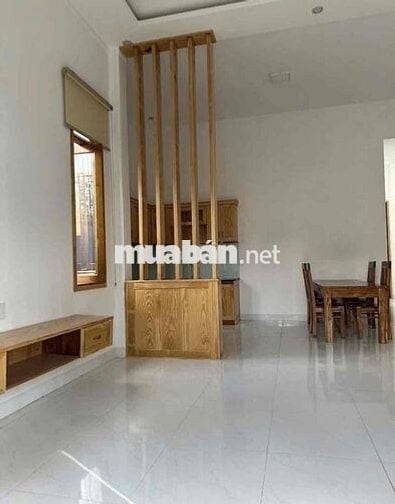 RA GẤP CĂN NHÀ CẤP 4 GIÁ RẺ CÁCH CHỢ HƯNG LONG 900m