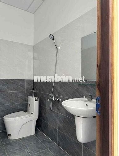 RA GẤP CĂN NHÀ CẤP 4 GIÁ RẺ CÁCH CHỢ HƯNG LONG 900m