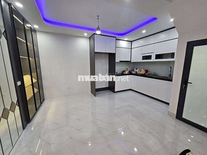 Bán nhà đẹp ở ngay trung tâm Đống Đa