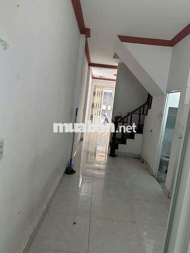 Cho thuê 1 trệt 1 lầu pk pb 3pn 3wc. Hẻm xe hơi thông 1 xẹc