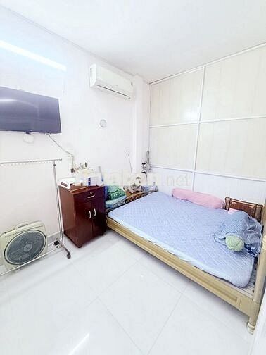 HẺM 3 GÁC NGUYỄN SƠN – 1 CĂN RA HẺM XE HƠI – 3 TẦNG BTCT - 2PN, 2 WC.