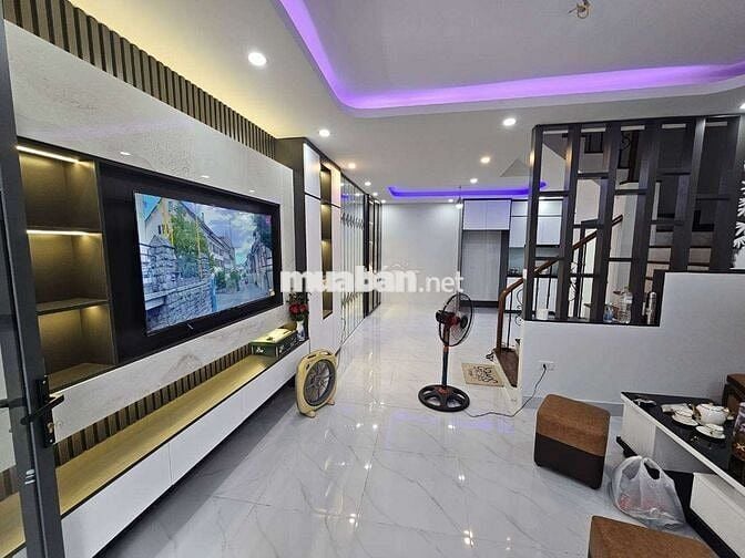 Bán nhà đẹp ở ngay trung tâm Đống Đa