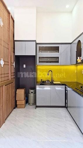 Sổ hồng chính chủ, công chứng 1-1 nhà sát Toà án ND Bình Tân giá 950tr