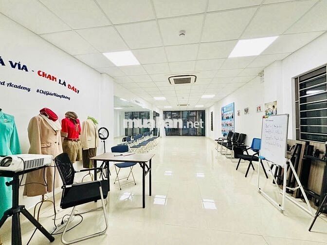 Cho thuê văn phòng tại Phố Vũ Tông Phan sàn 110m2 cực thoáng view đẹp