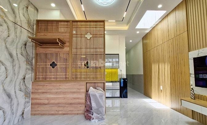 Sổ hồng chính chủ, công chứng 1-1 nhà sát Toà án ND Bình Tân giá 950tr