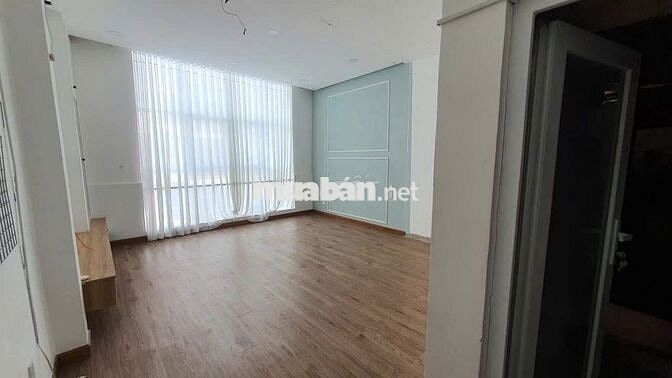 Cho thuê nhà 200 Võ Văn Tần Quận 3 DT 5x15m trệt 4 lầu giá 63 triệu
