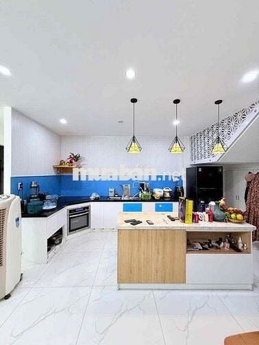 Nhà Mới vị trí đẹp full nôii thất 3 tầng chỉ 900tr
