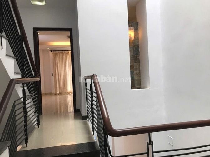 Cho thuê nhà Phan Văn Trị đối diện Emart, hẻm xe tải sau lưng căn MT.