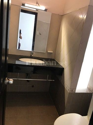 Cho thuê nhà Phan Văn Trị đối diện Emart, hẻm xe tải sau lưng căn MT.