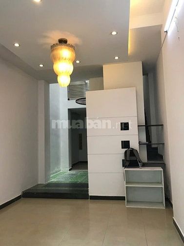 Cho thuê nhà Phan Văn Trị đối diện Emart, hẻm xe tải sau lưng căn MT.