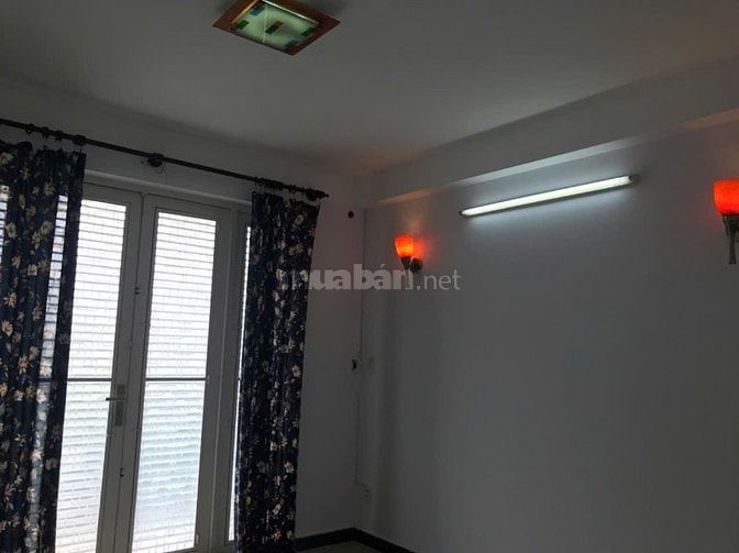 Cho thuê nhà Phan Văn Trị đối diện Emart, hẻm xe tải sau lưng căn MT.