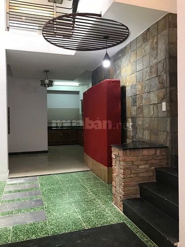 Cho thuê nhà Phan Văn Trị đối diện Emart, hẻm xe tải sau lưng căn MT.