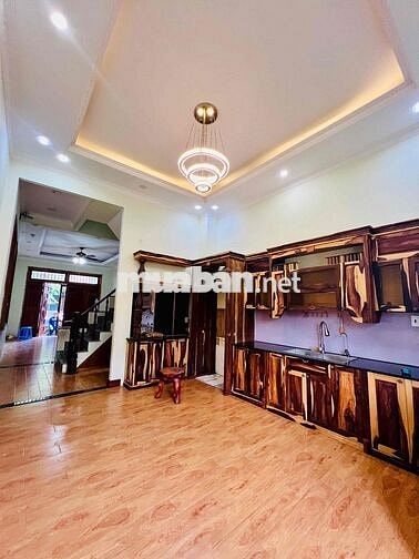 Cho Thuê Nhà DT 200m2 1Trệt 2Lầu 4Pn 4Wc Sân Xe Máy Ngay Ngã Tư Ga