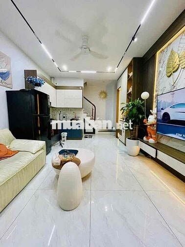 Bán nhà hiếm Hoàng Hoa Thám, ngõ thông, dân xây, đủ NT, 5T, 3PN