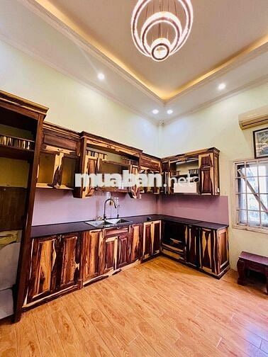 Cho Thuê Nhà DT 200m2 1Trệt 2Lầu 4Pn 4Wc Sân Xe Máy Ngay Ngã Tư Ga