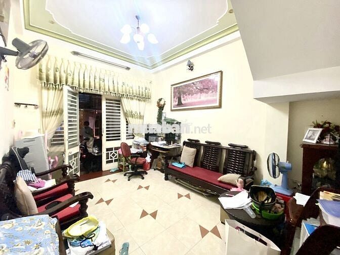 CHO THUÊ NHÀ 3 PHÒNG NGỦ CÓ NỘI THẤT HẺM TTTP GIÁ 7 TRIỆU/THÁNG