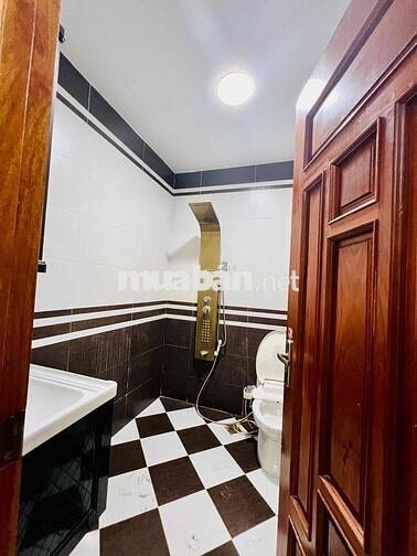 Cho Thuê Nhà DT 200m2 1Trệt 2Lầu 4Pn 4Wc Sân Xe Máy Ngay Ngã Tư Ga