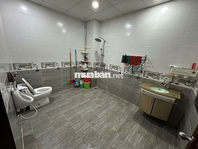 Bán biệt thự HXH diện tích 7,3x20m p.Phú Thuận Quận 7 | Giá chỉ 15 tỷ