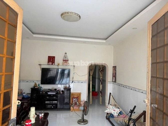 Nhà cấp 4 Hóc Môn ở hơn 10 năm, cần tiền bán lại với gía 820Tr, SHR