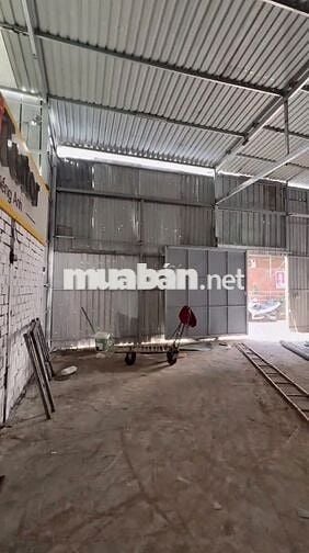 Kho diện tích 200m2 ở Lê Văn Lương cần cho thuê giá rẻ có pccc