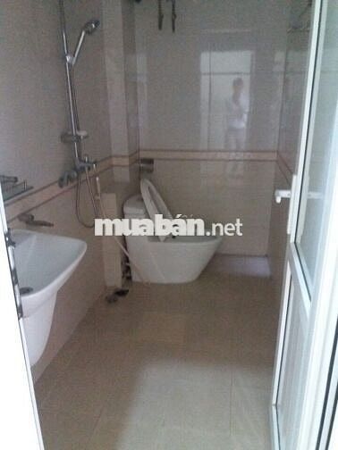 Cho thuê nhà ngõ 381 phố Nguyễn Khang, dt 50m2 x 5 tầng mặt tiền 4m