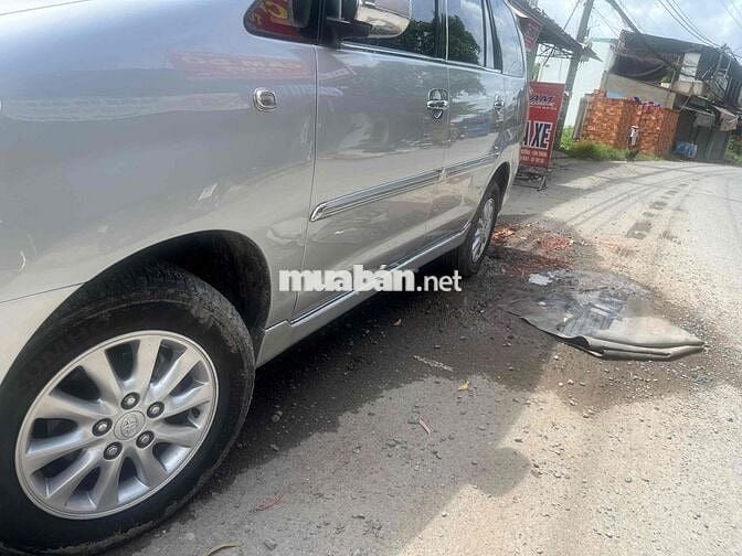 Toyota Innova 2013 2.0G - 110000 km
