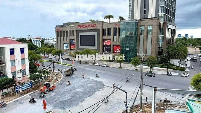 Cho thuê nhà 1 trệt 4 lầu mặt tiền trần văn hoài gần vincom xuân khánh