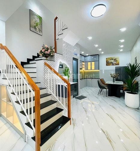 Bán nhà Bình Thạnh 42m2 giá 1 tỷ 990 đường Đinh Bộ Lĩnh, phường 1.