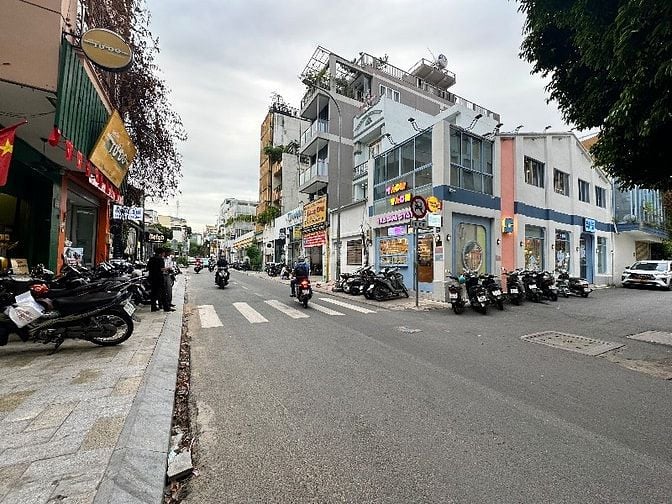 Góc 2 mặt tiền - trung tâm, Quận 1 - 4,2x24m - trệt lầu ST, suốt đẹp