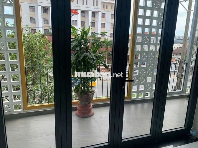 Cho thuê nhà 3 tầng mt Nguyễn Hữu Thọ, Đà Nẵng