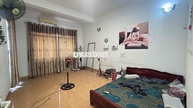 Nhà ở 60m2 có sân cho thuê kinh doanh , văn phòng..