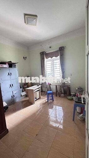 Nhà ở 60m2 có sân cho thuê kinh doanh , văn phòng..