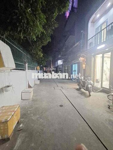 Nhà 1 trệt . 1 lâu . 2PN . 2VS