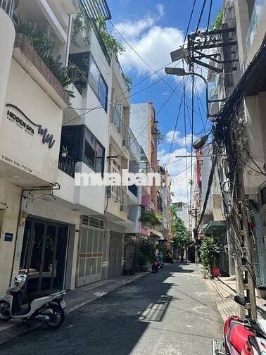 chính chủ cần bán nhà 5 tầng hẻm Vip 134/ Thành Thái P14 Quận 10