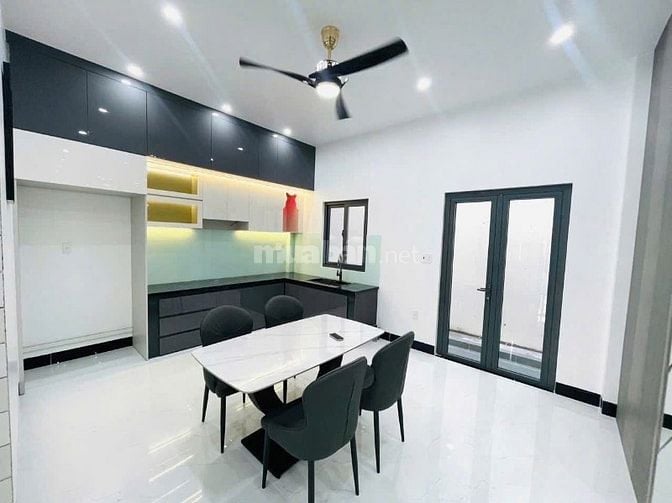 OCB THANH LÝ CĂN NHÀ CẤP 4 GÁC LỬNG , SHR , GIÁ TỐT .
