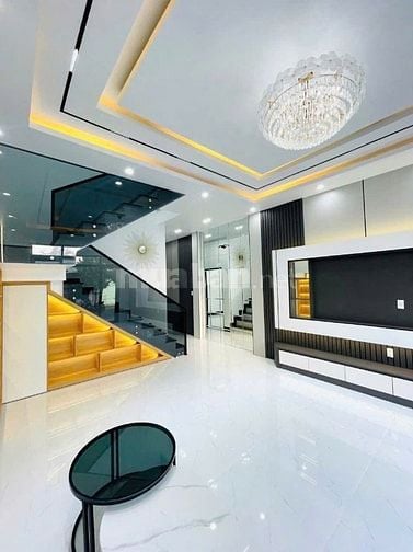 OCB THANH LÝ CĂN NHÀ CẤP 4 GÁC LỬNG , SHR , GIÁ TỐT .