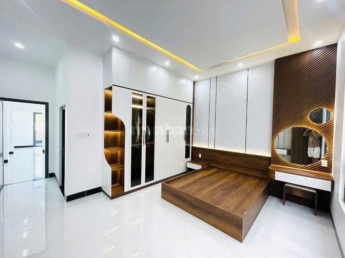 OCB THANH LÝ CĂN NHÀ CẤP 4 GÁC LỬNG , SHR , GIÁ TỐT .