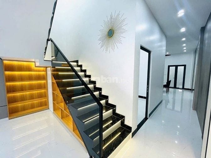 OCB THANH LÝ CĂN NHÀ CẤP 4 GÁC LỬNG , SHR , GIÁ TỐT .