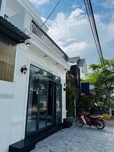 OCB THANH LÝ CĂN NHÀ CẤP 4 GÁC LỬNG , SHR , GIÁ TỐT .