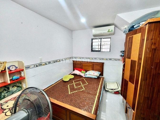 Định cư bên Úc bán gấp nhà 64m2, 1 trệt 1 lầu, SHR, Đoàn Văn Bơ,Quận 4