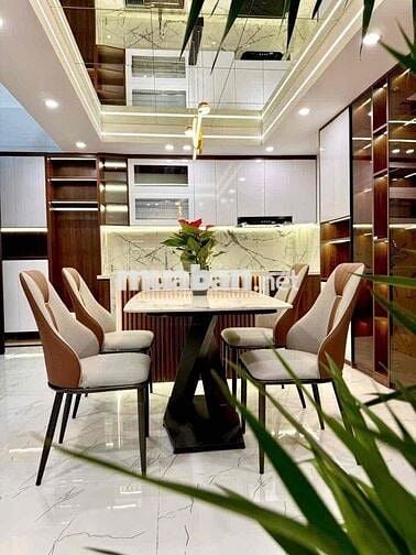 ĐH Y- Vincom phạm ngọc thạch! 5 tầng, thang máy mới đẹp ở ngay