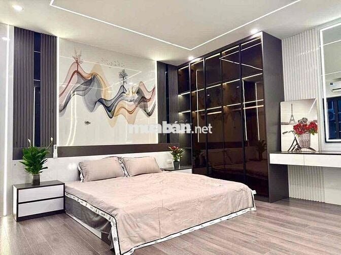 ĐH Y- Vincom phạm ngọc thạch! 5 tầng, thang máy mới đẹp ở ngay