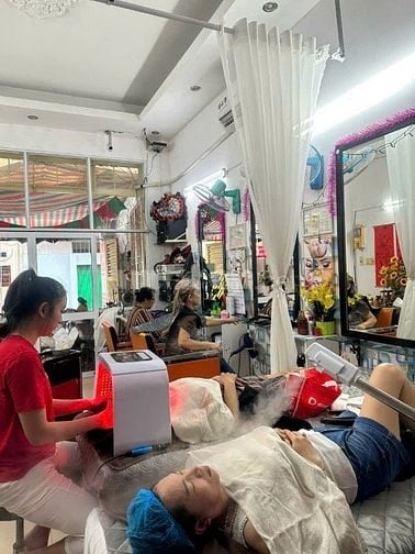 Sang tiệm tóc đang KD tốt do chuyển chỗ ở, Hoàng Hoa Thám, Bình Thạnh