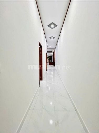 Cần tiền trả nợ bán gấp nhà còn mới 108m2 ở Hóc Môn giá 930 triệu. 