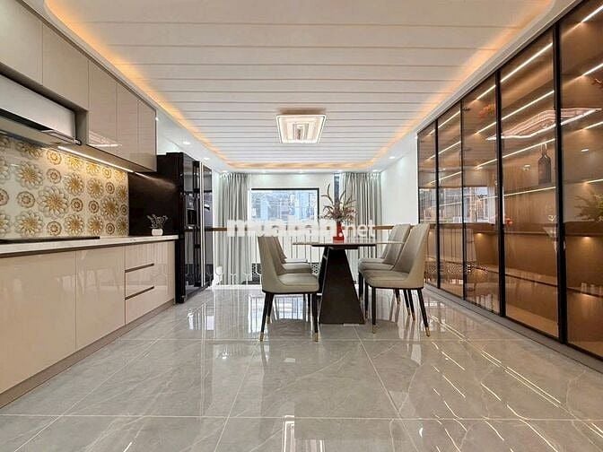 Nguyên căn Trương Hoàng Thanh P12, Tân Bình 5 tầng mới full nội thất
