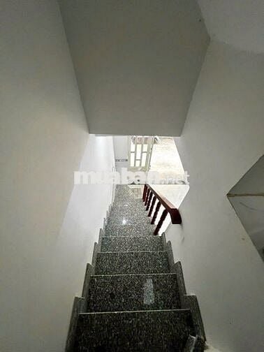 Bán căn này 1 trệt 2 lầu, 3WC , kiên cố, 465tr, cách đường lớn 50m