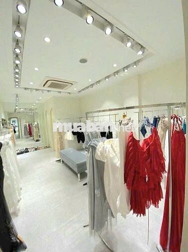 MT NGUYỄN TRÃI P,BẾN THÀNH Q1 , DT 300M2 , NGANG 5M , KHU THỜI TRANG