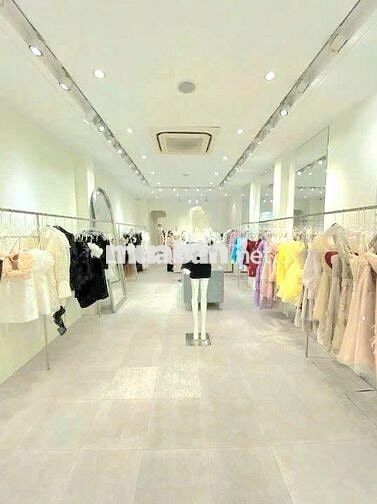 MT NGUYỄN TRÃI P,BẾN THÀNH Q1 , DT 300M2 , NGANG 5M , KHU THỜI TRANG