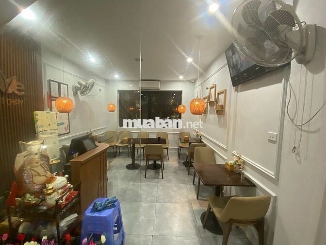sang nhượng cửa hàng có tên tuổi ở phố Huế